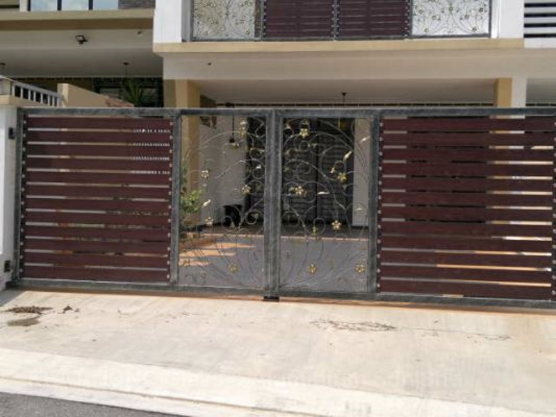 Maingate With Wrought Iron 20